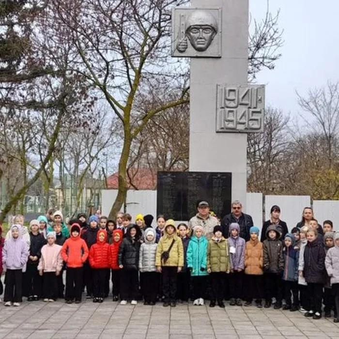 Торжественная церемония возложения цветов, &nbsp;венков «Забвению не подлежит»