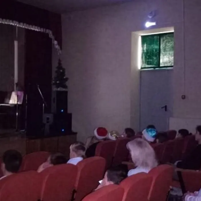  Кинопоказ, посвященный Дню многодетной семьи в рамках проекта "Семейная осень' мультфильма " Алиса в стране чудес"