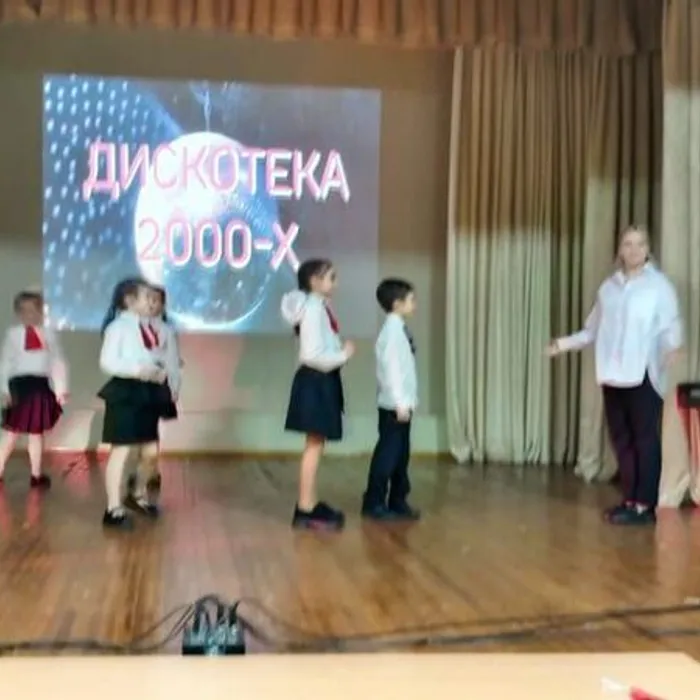 Концертно-игровая программа для участников детских КЛО и их родителей "Дискотека 2000х"