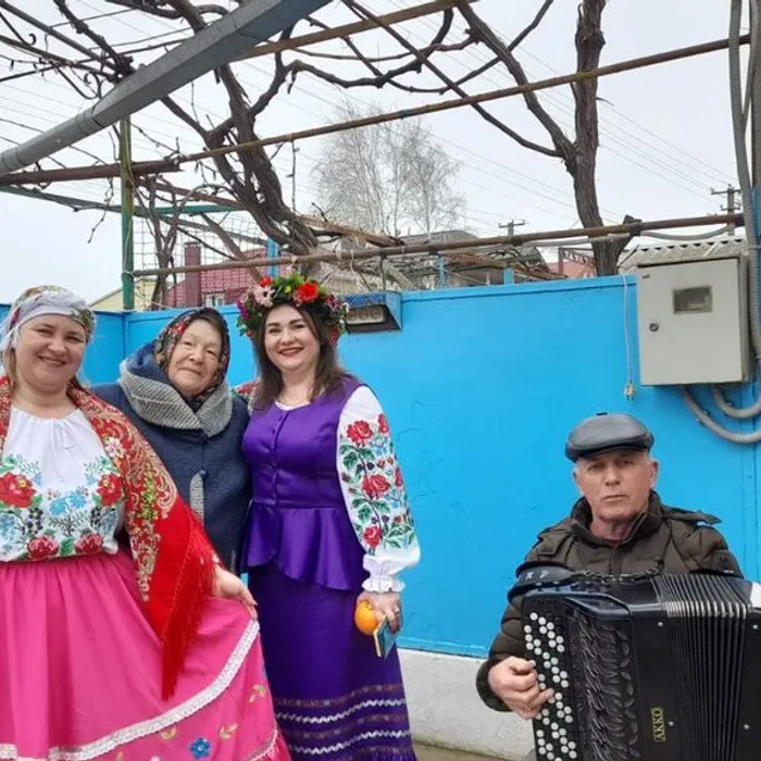 Поздравление ветерана культуры Гладкой В.М. с Днем работника культуры
