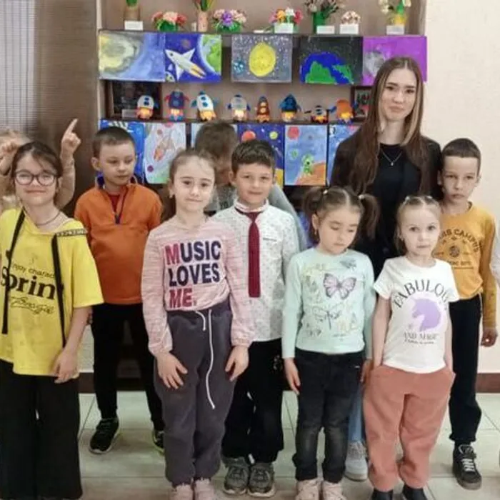 Выставка рисунков и поделок "Просторы галактики"