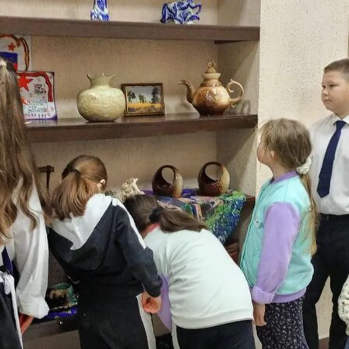 Открытие выставки рисунков "Наши герои"