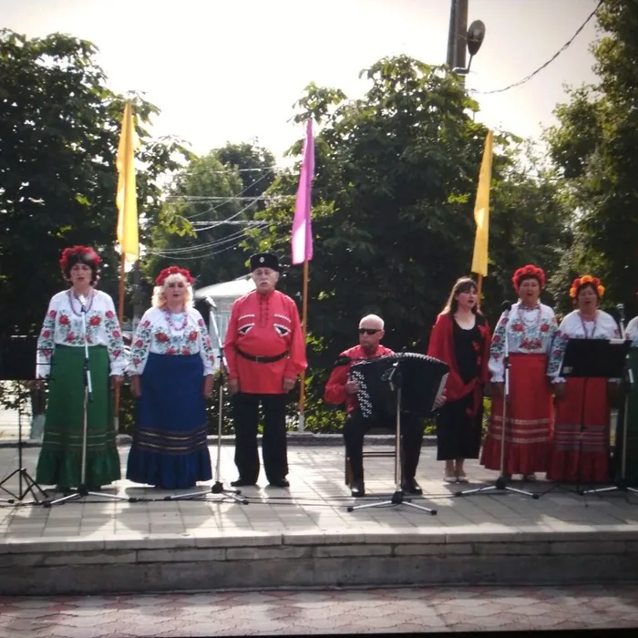 12 июня  на летней площадке дома культуры станицы Благовещенской состоялась концертная программа, посвященная Дню России