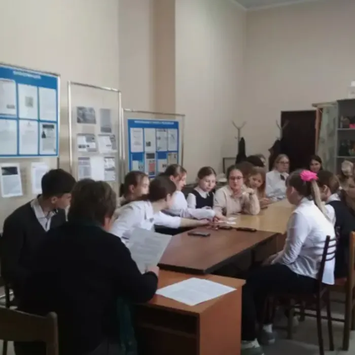 17 марта в доме культуры станицы Благовещенской был проведен круглый стол для молодежи , посвященный Дню молодого избирателя "Мой голос важен для России"