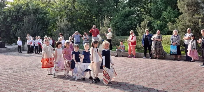 photo_5436150307550776621_y