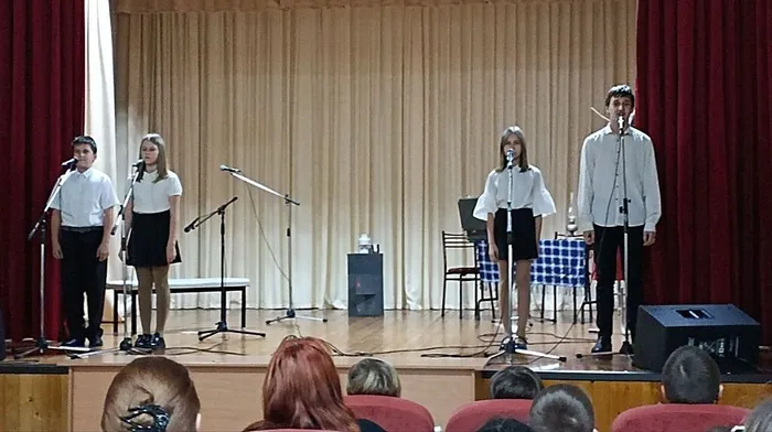 photo_5305558987942518221_y