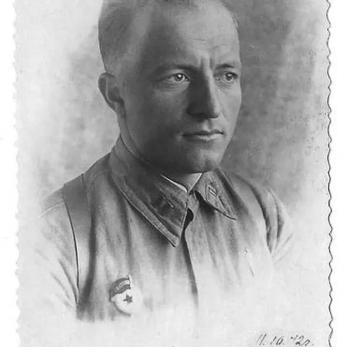 "Носят улицы Анапы героев славных имена.Николай Самбуров"