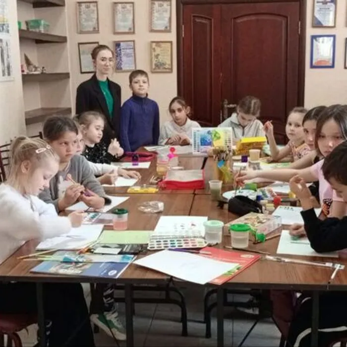 мастер-класс для детей по изготовлению поздравительных плакатов, открытое и баннеров, посвященных 80-летию Победы "Мы помним, мы гордимся"